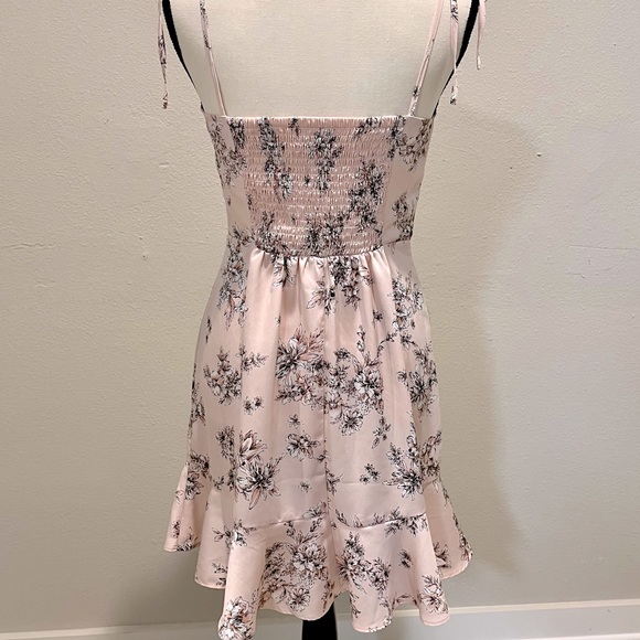 Pink floral light dress - Picture 3 of 5